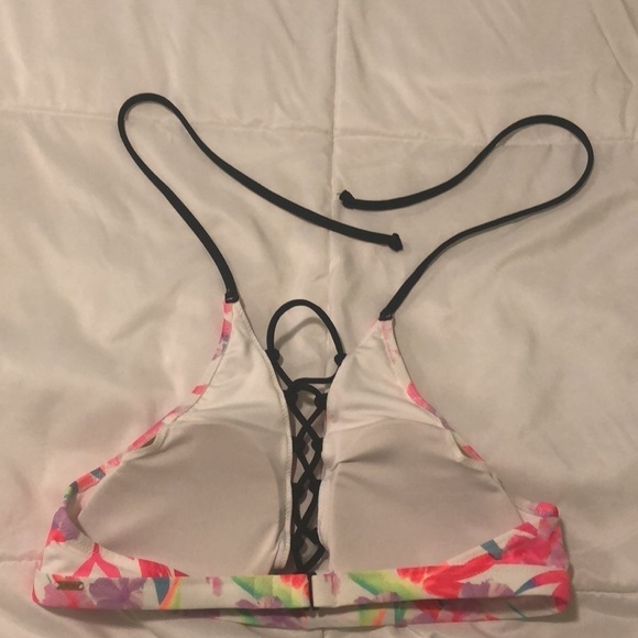 Victoria’s Secret PINK swim top with floral design - Picture 3 of 6